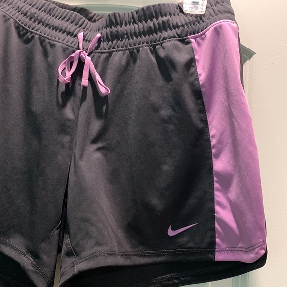 NIKE SIZE SMALL BRAND NEW ATHLETIC SHORTS - Picture 2 of 6